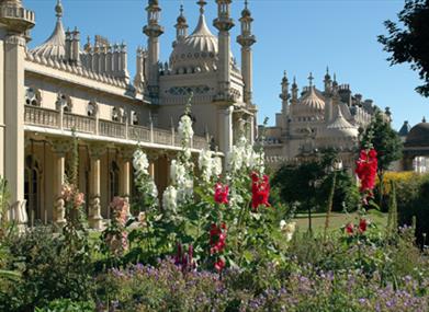 picture of Royal Pavilion Brighton in summer