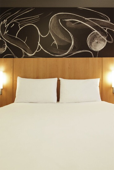 a bedroom at the IBIS, Brighton